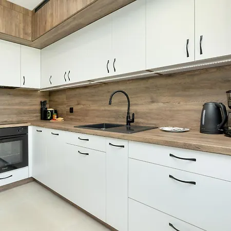 Duzy Z Parkingiem I Balkonem W Kolobrzegu By Renters Appartement