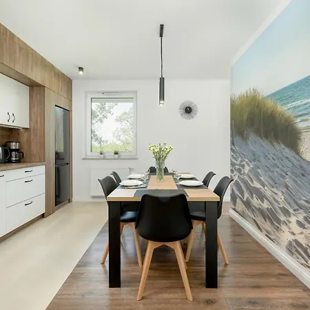Duzy Z Parkingiem I Balkonem W Kolobrzegu By Renters Appartement Kołobrzeg