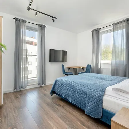 Duzy Z Parkingiem I Balkonem W Kolobrzegu By Renters Appartement