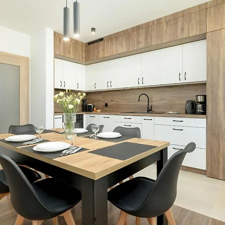 Duzy Z Parkingiem I Balkonem W Kolobrzegu By Renters Appartement *