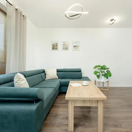 Duzy Z Parkingiem I Balkonem W Kolobrzegu By Renters *