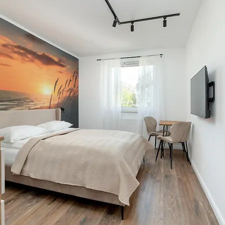 Duzy Z Parkingiem I Balkonem W Kolobrzegu By Renters Appartement